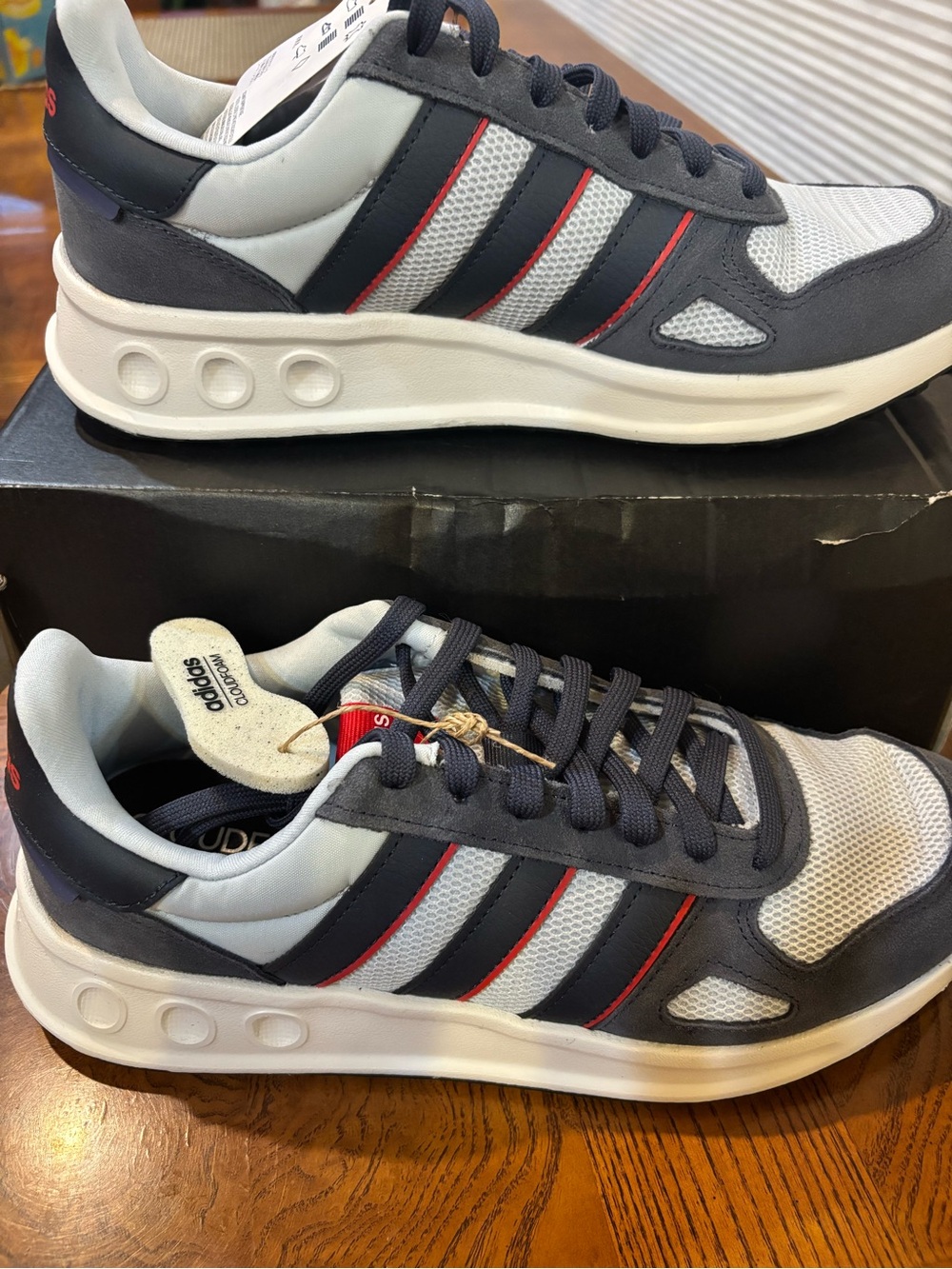 adidas Men’s Run 84 NWT! Size 8.5 - Picture 4 of 4